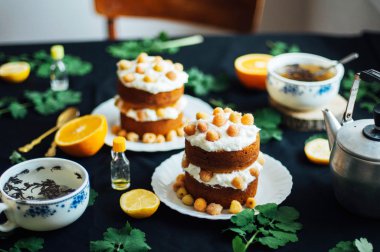 Ahududu kek. Raspberr ile kaplı bir kek closeup