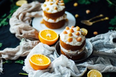 Ahududu kek. Raspberr ile kaplı bir kek closeup