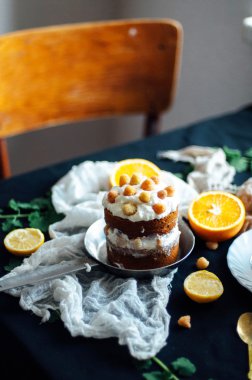 Ahududu kek. Raspberr ile kaplı bir kek closeup