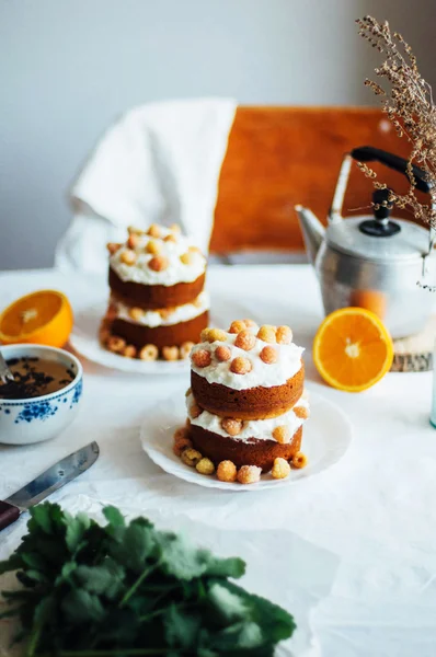 Ahududu kek. Raspberr ile kaplı bir kek closeup