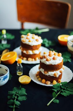 Ahududu kek. Raspberr ile kaplı bir kek closeup