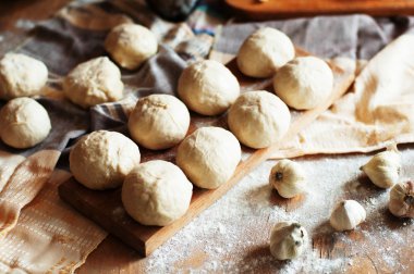  Hazırlama buns ekmek. Rustik tarzı. Ev yapımı br için malzemeler