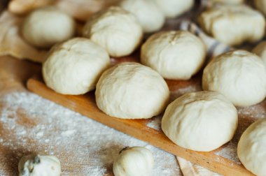  Hazırlama buns ekmek. Rustik tarzı. Ev yapımı br için malzemeler