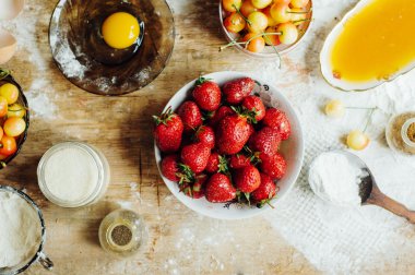 Yemek kek pişirme hazırlanması için taze malzemelerle. Ru