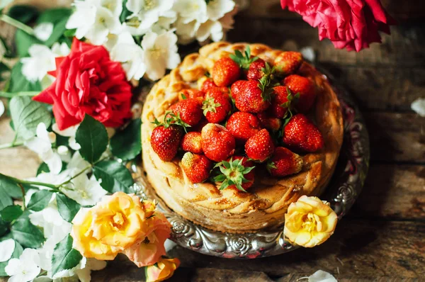 Homemade cherry and strawberry  pie on rustic background. Delici — Stock Photo, Image