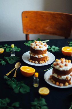 Ahududu kek. Raspberr ile kaplı bir kek closeup