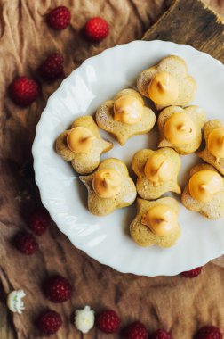 Ev yapımı kurabiye şenlikli bir gün için hazır. Ev yapımı kurabiye