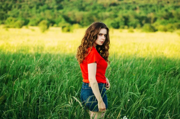 Young woman stay is burned field. Woman stands facing the camera — Zdjęcie stockowe