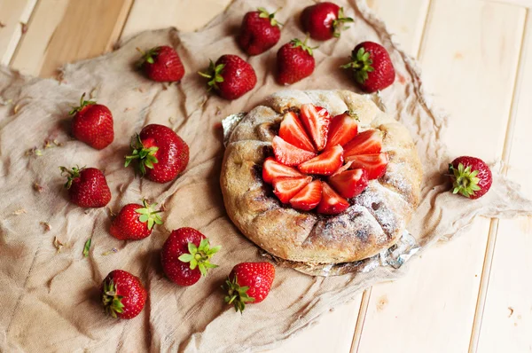 Tarta de fresa, tarta de fresa, mermelada de fresa. servir h — Foto de Stock