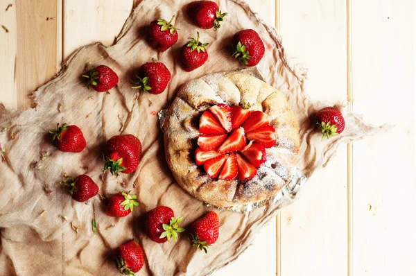 Tarta de fresa, tarta de fresa, mermelada de fresa. servir h — Foto de Stock