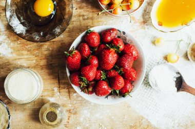 Yemek kek pişirme hazırlanması için taze malzemelerle. Ru