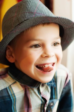 Çocuğun gülen surat. Güzel bir çocuk portresi. küçük çocukla sh