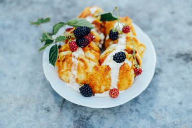 Krep ile bluberries. Ev yapımı kek meyve ile. DELICIOU