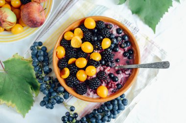 Badem ve bluebe ile blueberriesbreakfast tahıllar ile müsli