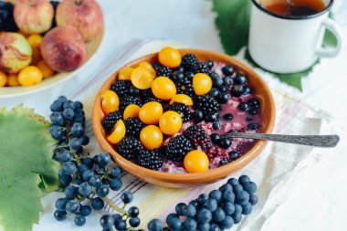 Badem ve bluebe ile blueberriesbreakfast tahıllar ile müsli