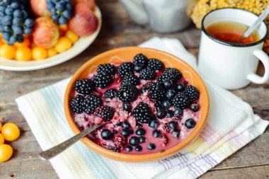 Badem ve bluebe ile blueberriesbreakfast tahıllar ile müsli