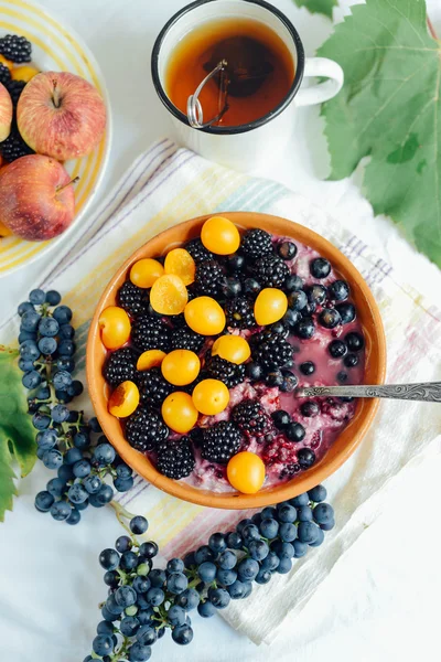 Musli z migdałami i blueberriesbreakfast zbóż z bluebe — Zdjęcie stockowe