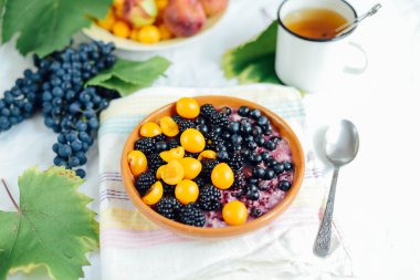 Badem ve bluebe ile blueberriesbreakfast tahıllar ile müsli