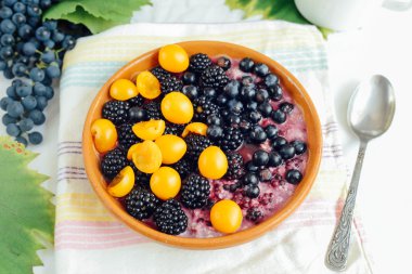 Badem ve bluebe ile blueberriesbreakfast tahıllar ile müsli