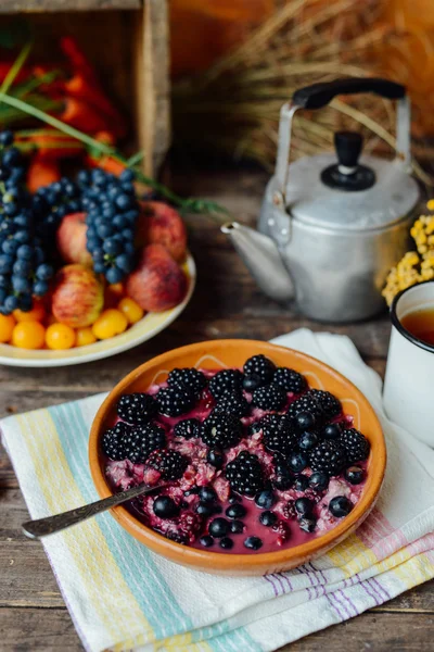 Musli z migdałami i blueberriesbreakfast zbóż z bluebe — Zdjęcie stockowe