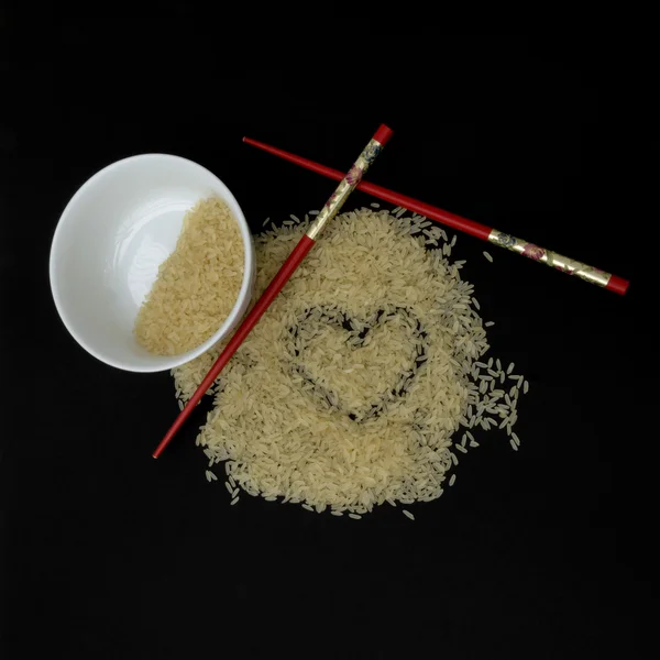 pilav kasesi ve yemek çubukları