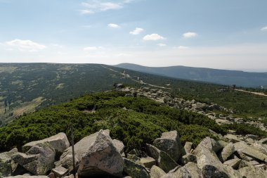 Dev dağlarda dağ iz