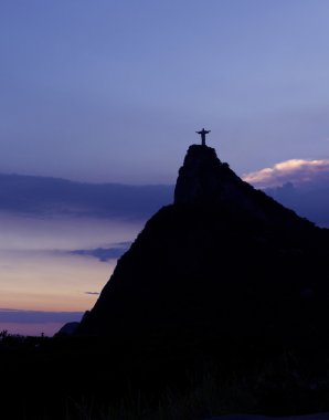 İsa'nın kurtarıcı heykel akşam güneş ışığı altında Rio de Janeiro, Brezilya.