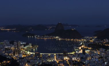 Sugar Loaf Dağı gece