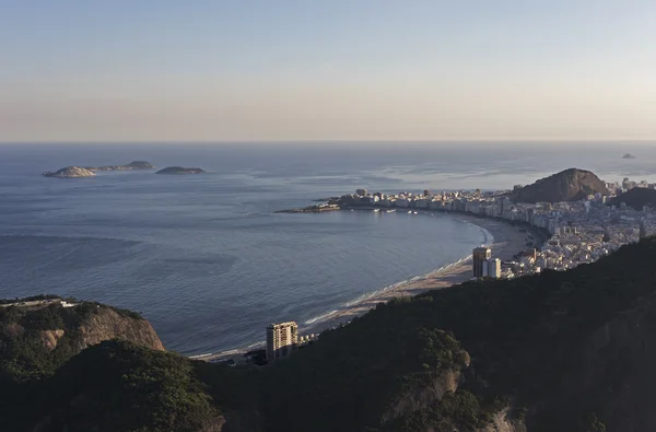 Vista da Praia de Copacabana da Montanha do Pão de Açúcar ao pôr-do-sol — Fotografia de Stock