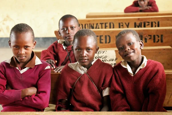 Afrikanska barn i skolan — Stockfoto