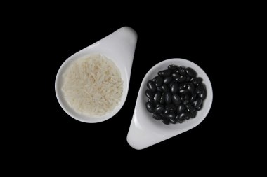 Beyaz pirinç ve fasulye - Brezilya feijoada.