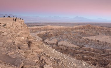 Valle de la Muerte günbatımında seyreden