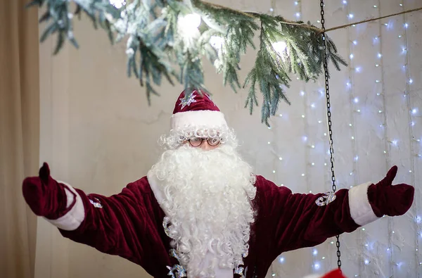 Detailní Portrét Santa Clause Zimní Sváteční Charakter Brýlemi Obrovským Kudrnatým — Stock fotografie