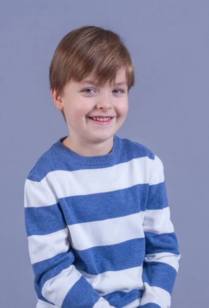 Portretul Unui Băiețel Drăguț Păr Blond Copil Zâmbind Copilărie Fericită — Fotografie, imagine de stoc