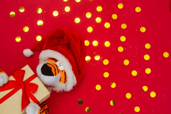 Ano Tigre 2022 Tigre Brinquedo Macio Chapéu Papai Noel Conceito — Fotografia de Stock