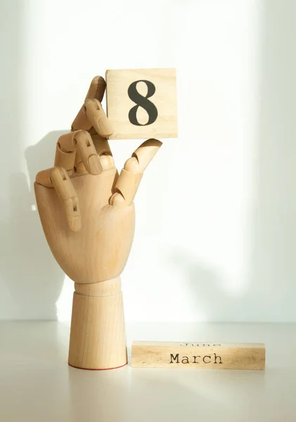 Modelo Madeira Uma Mão Cubo Com Número Março Mão Nome — Fotografia de Stock