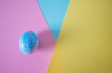 Kağıt üzerinde Paskalya yumurtası parlak arka plan, geometri, şenlik arka plan, Mutlu Paskalyalar.