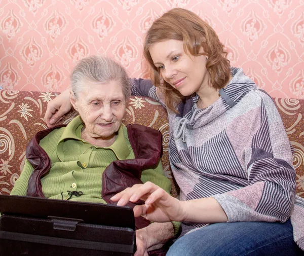 Granny Communicates Online Tablet Online Granddaughter Home Coronavirus Quarantine Chatting — Stock Photo, Image