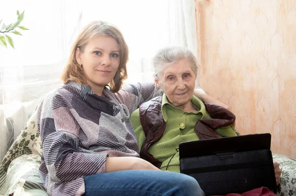 Granny Communicates Online Tablet Online Granddaughter Home Coronavirus Quarantine Chatting — Stock Photo, Image