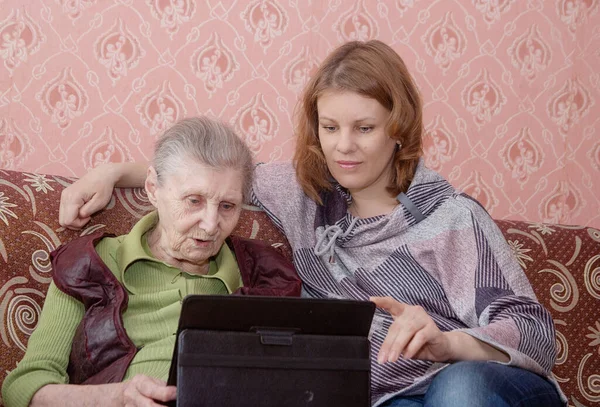 Granny Communicates Online Tablet Online Granddaughter Home Coronavirus Quarantine Chatting — Stock Photo, Image