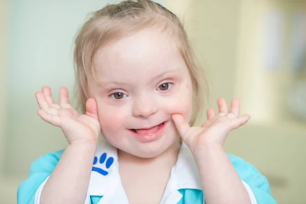 Downs Syndrom Hos Liten Flicka Handikappat Barn Genetisk Psykiatrisk Sjukdom — Stockfoto