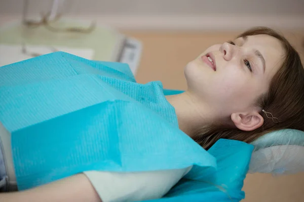 Fille Service Soins Dentaires Pour Enfants Dans Une Clinique Dentaire — Photo