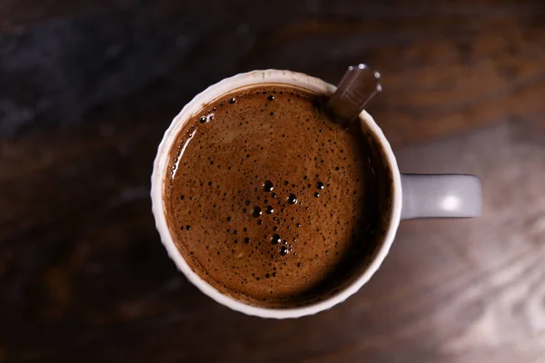Świeża Czarna Filiżanka Kawy Ciemnym Stole Poranne Espresso — Zdjęcie stockowe