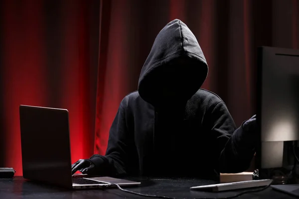 Internationale Hacker Schwarzem Pullover Und Schwarzer Maske Versuchen Die Regierung — Stockfoto
