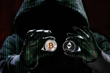 Uluslararası hacker şifreli para birimlerinizi çalmaya çalışıyor. Güvenliği engelle. Dizüstü bilgisayarlı hırsız devlet bilgisayarlarını hackliyor. Fişleme saldırıları.