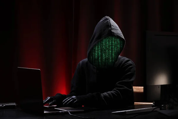 Internationale Hacker Schwarzem Pullover Und Schwarzer Maske Versuchen Die Regierung — Stockfoto