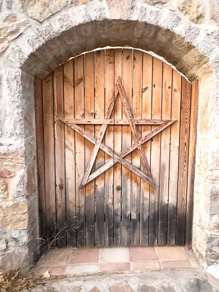 Eski Taş Ev Kapısı 'nın Tahta Yıldız Detayları, Geleneksel Datca Mimarisi. Yüksek kalite fotoğraf