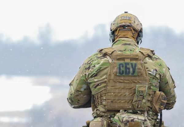 POLTAVA, UKRAINE - 6 Mart 2021: Ukrayna Güvenlik Servisi Savaşçıları (SBU, Ukraynaca:) sahadaki eğitim sırasında