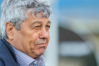 POLTAVA, UKRAINE - 1 Mayıs 2021: Rumen Dinamo Kyiv Mircea Lucescu futbol Vorskla - Dynamo Kyiv