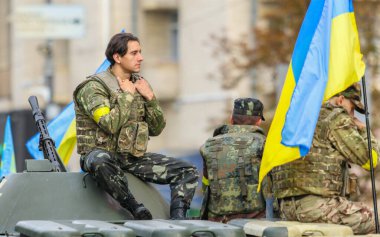 KYIV, UKRAINE - 24 AĞUSTOS 2021: Ukrayna 'nın bağımsızlığının 30. yıldönümü münasebetiyle askeri geçit sırasında Ukrayna ordusu